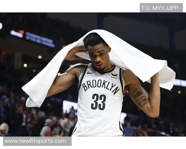 克拉克斯顿表现出色14投8中砍下21分8篮板4助攻2抢断2盖帽