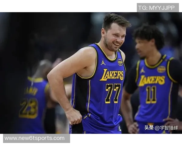 东契奇赛场精彩表现暗示勒布朗慢慢恢复不急的态度 东契奇赛场精彩表现暗示勒布朗慢慢恢复不急的态度