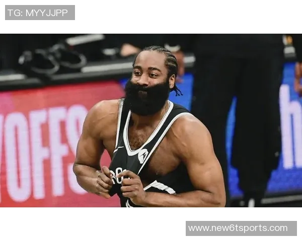 哈登36岁依旧拼搏51分钟赛场上的孤独与坚持让人心疼