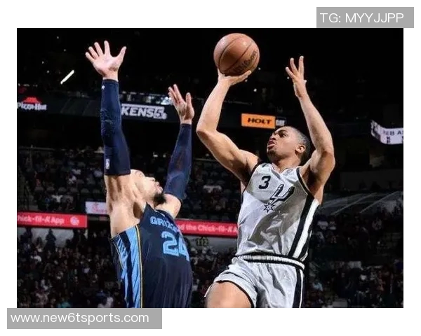 德里克怀特第四节表现惊艳末节独得13分2板2帽引发热议